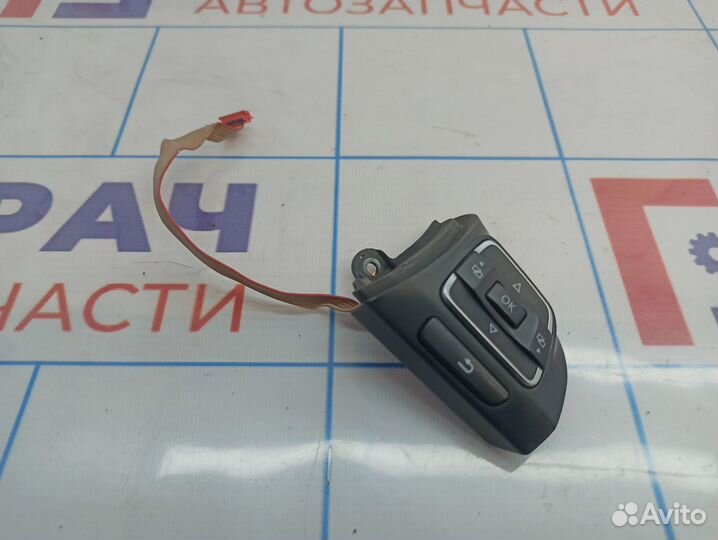 Блок кнопок в рулевое колесо Volkswagen Jetta (A6)