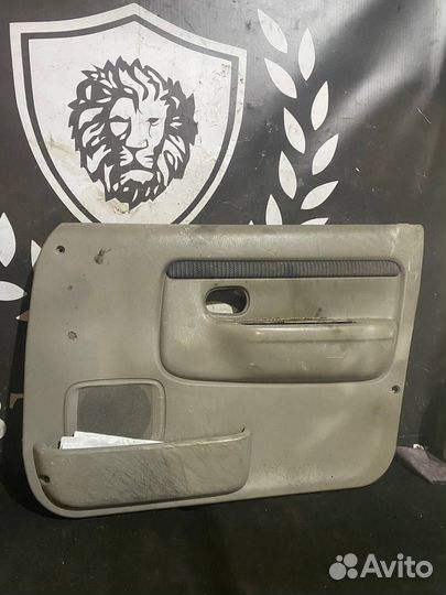 Передняя правая дверная карта Mazda Demio DW3W