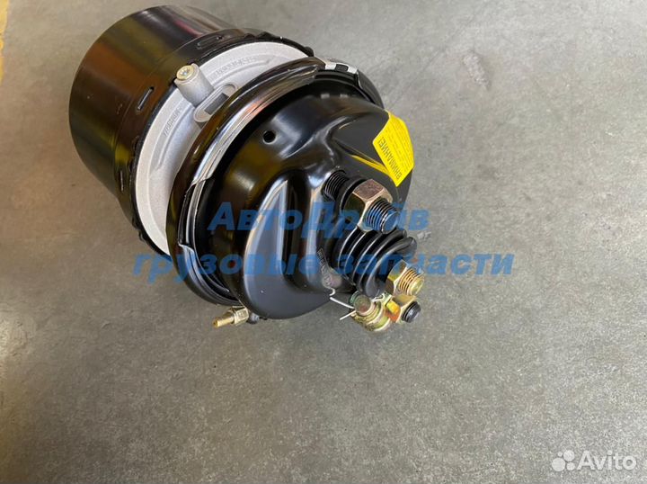 Тормозная камера с энергоаккумулятором и вилкой ти