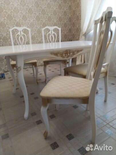 Стол и 4 стула