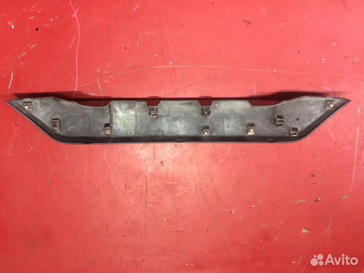 Накладка крышки багажника Mitsubishi Outlander