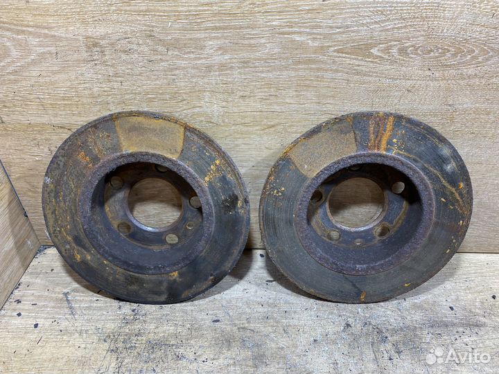 Комплект задних тормозных дисков VW Golf 4 D151