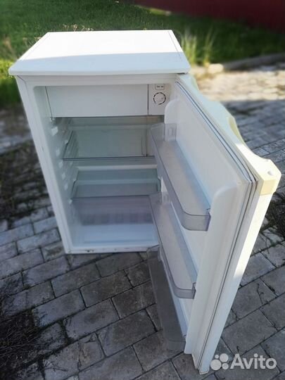 Whirlpool мини холодильник 85см