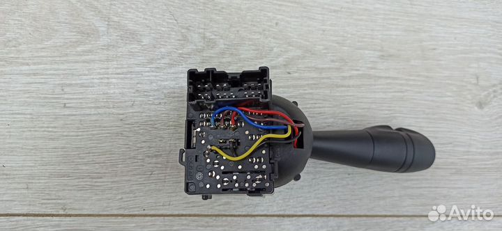 Подрулевой переключатель Renault sandero Лев