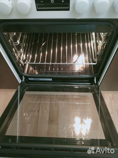 Электрическая плита с духовкой