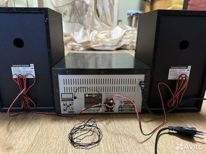 Микросистема DVD с караоке LG DM2520K