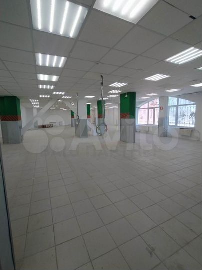 Продам торговое помещение, 424.3 м²