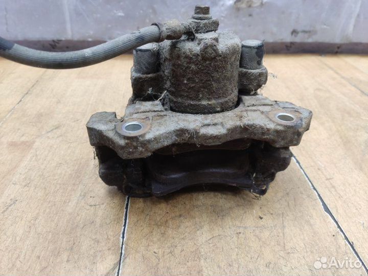 Тормозной суппорт передний левый Opel Astra H