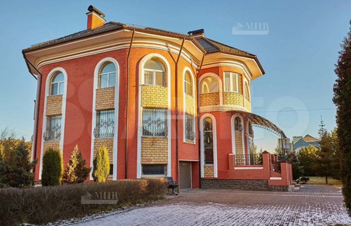 Дом 730 м² на участке 25 сот.