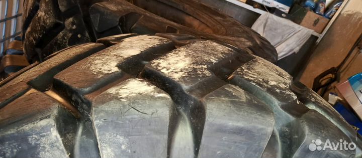 Покрышки на фронтальный погрузчик