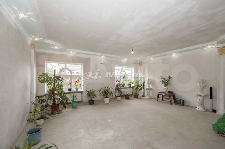 Дом 310 м² на участке 4,5 сот.