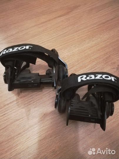 Ролики на обувь Razor