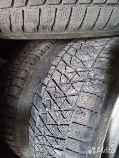 Bridgestone Blizzak DM-V2 235/55 R20
