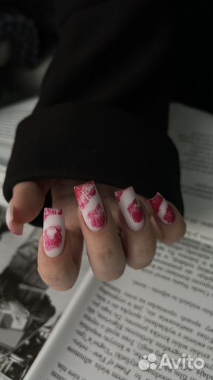 Модель на маникюр
