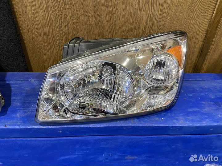 Фары передние на Kia Cerato 2004-2006