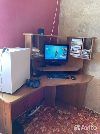 Компьютерный стол