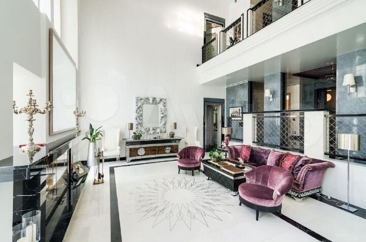 Коттедж 930 м² на участке 32 сот.