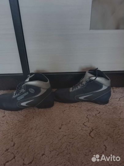 Лыжные ботинки