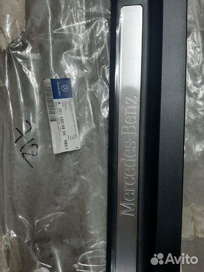 Накладка порога передняя правая Mercedes w202
