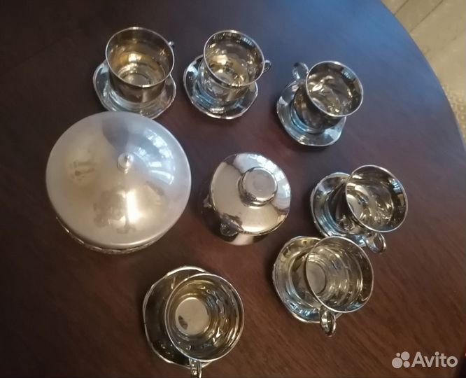 Продается набор чашек, конфетница и сахарница