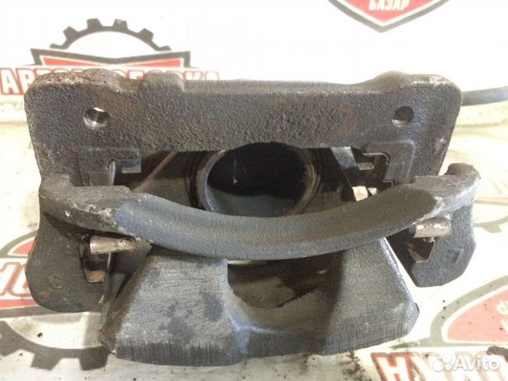 Суппорт тормозной передний левый Toyota Hiace