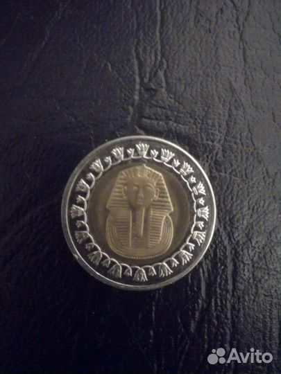 Монета один фунт