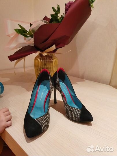 Туфли на высоком каблуке(брендовые)