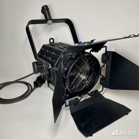 Свет Logocam Fresnel 300 Вт
