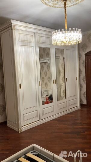 Классический шкаф с зеркалом в прихожую