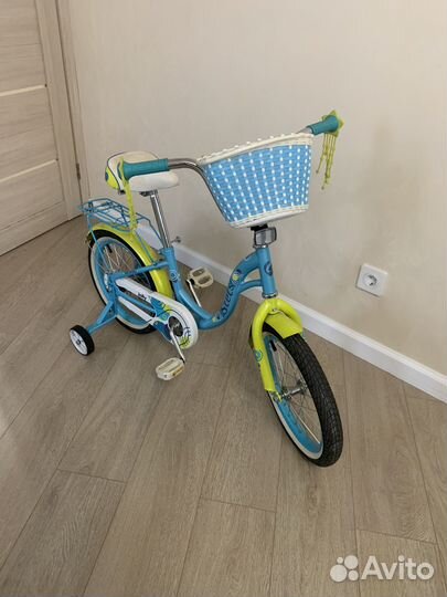 Детский велосипед с боковыми колесами Stels