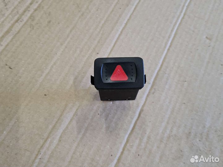 Кнопка аварийной сигнализации Volkswagen Bora A4