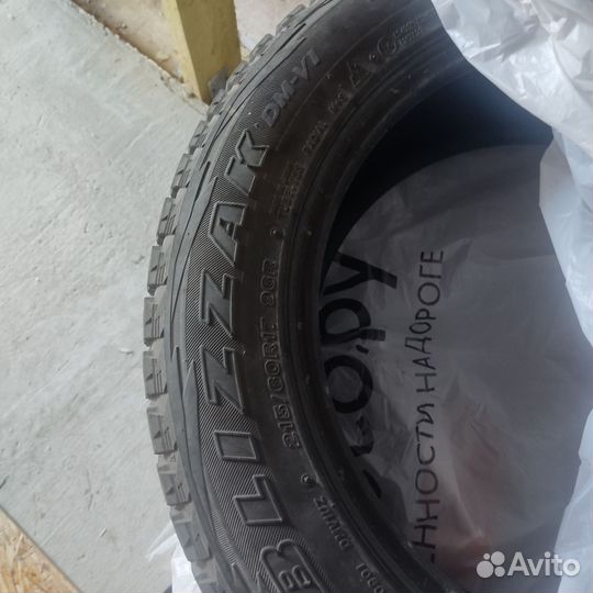 Bridgestone Blizzak DM-V1 215/60 R17 96S