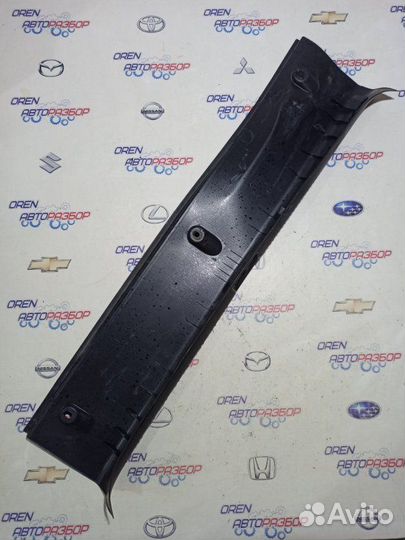 Накладка замка багажника Subaru Impreza седан 2008