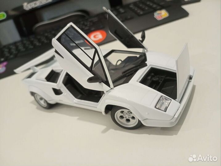 Модель1:24 lamborghini countach LP5000s Welly