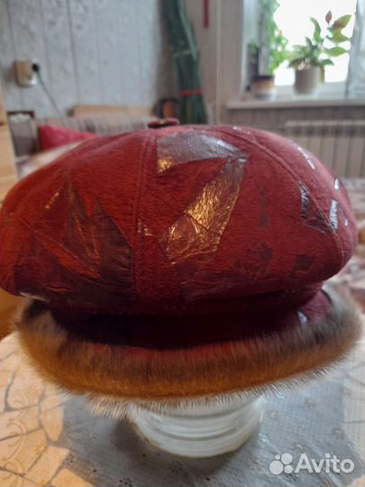 Продаю кепку кожаную женскую