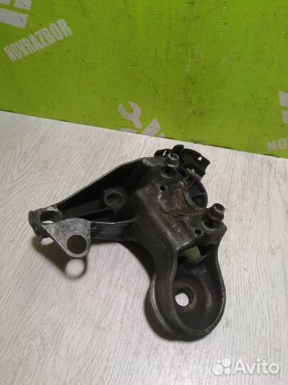 Кронштейн опоры двигателя Фольксваген Пассат Б5+