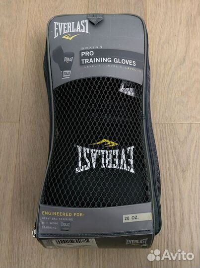 Боксерские перчатки Everlast 20oz