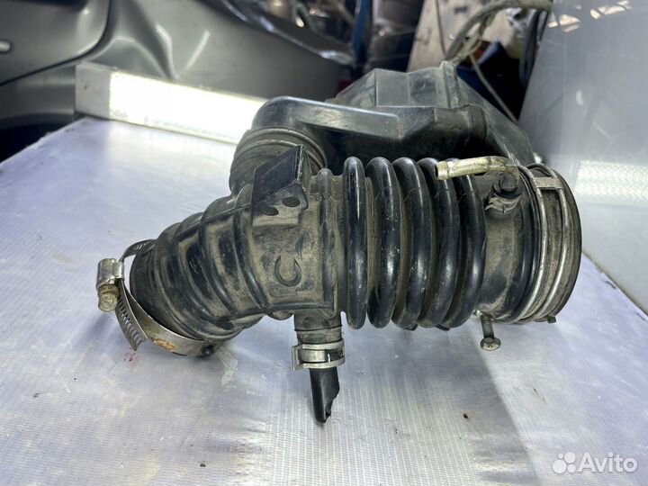 Патрубок воздушного фильтра Nissan Wingroad Y11