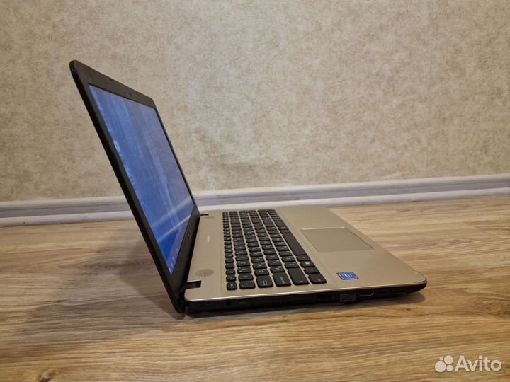 Ноутбук Asus 15.6