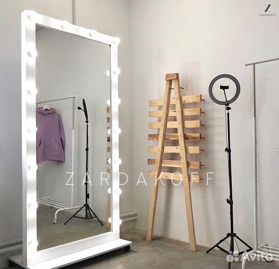 Гримерное зеркало с подсветкой