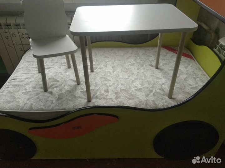 Детский стол и стул 1500и кроватка с матрасом 3000