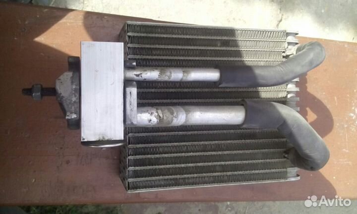 Радиатор кондиционера второй. автомобиль Додж Гран