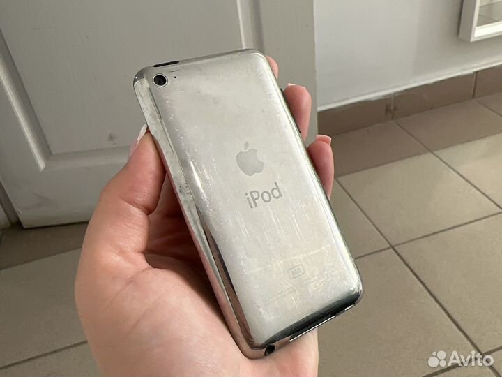Плеер iPod touch 4