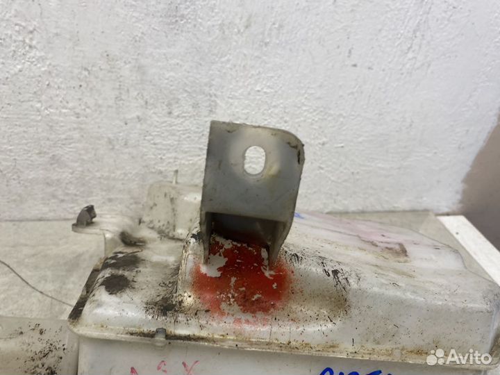 Бачок омывателя Митсубиси