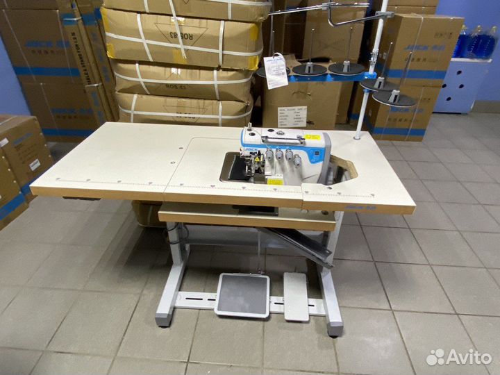 Оверлок Jack Jk-E4S-4 с утопленным столом