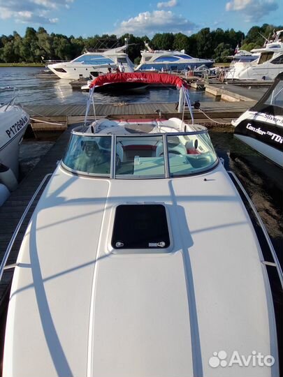 Каютный катер Rinker 246 Captiva