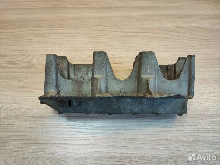 Кронштейн впускного коллектора Renault Duster