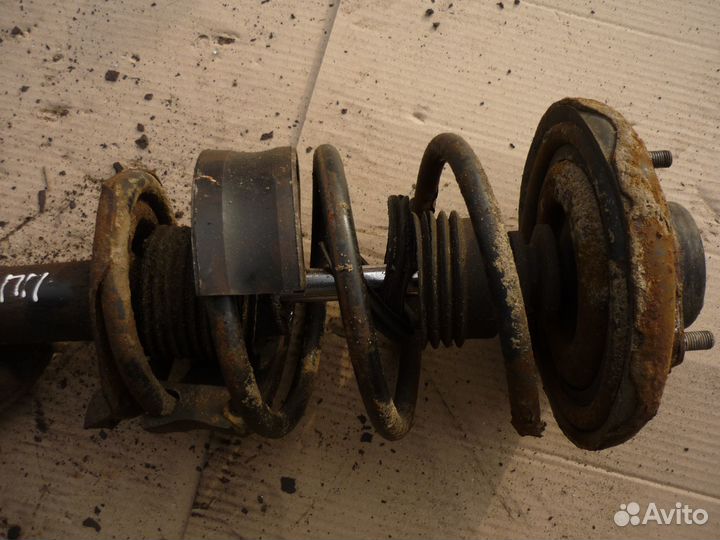 Стойка Nissan Primera P12 передняя правая в сборе