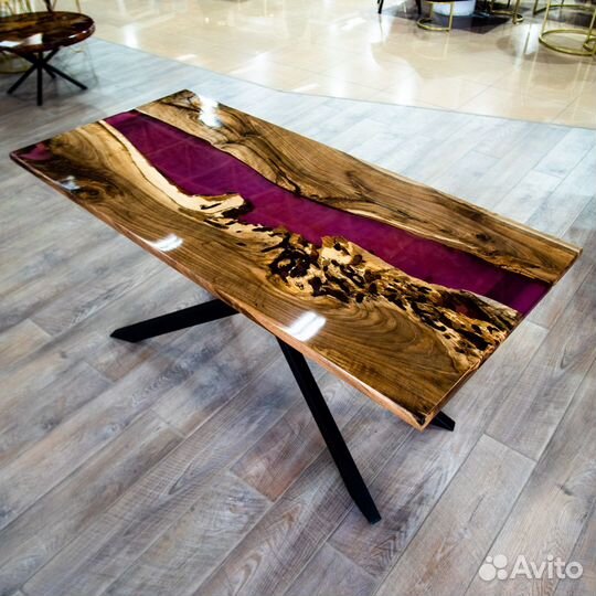 Кухонный стол из Грецкого ореха и эпоксидной смолы