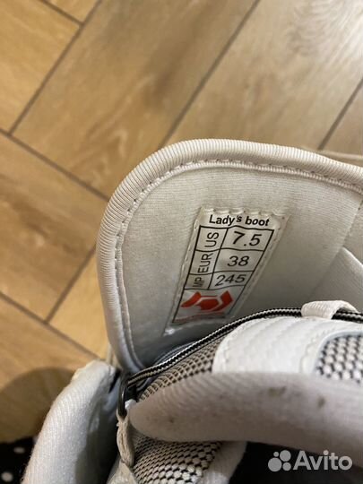 Ботинки женские д/сноуборда(р.37-37.5)